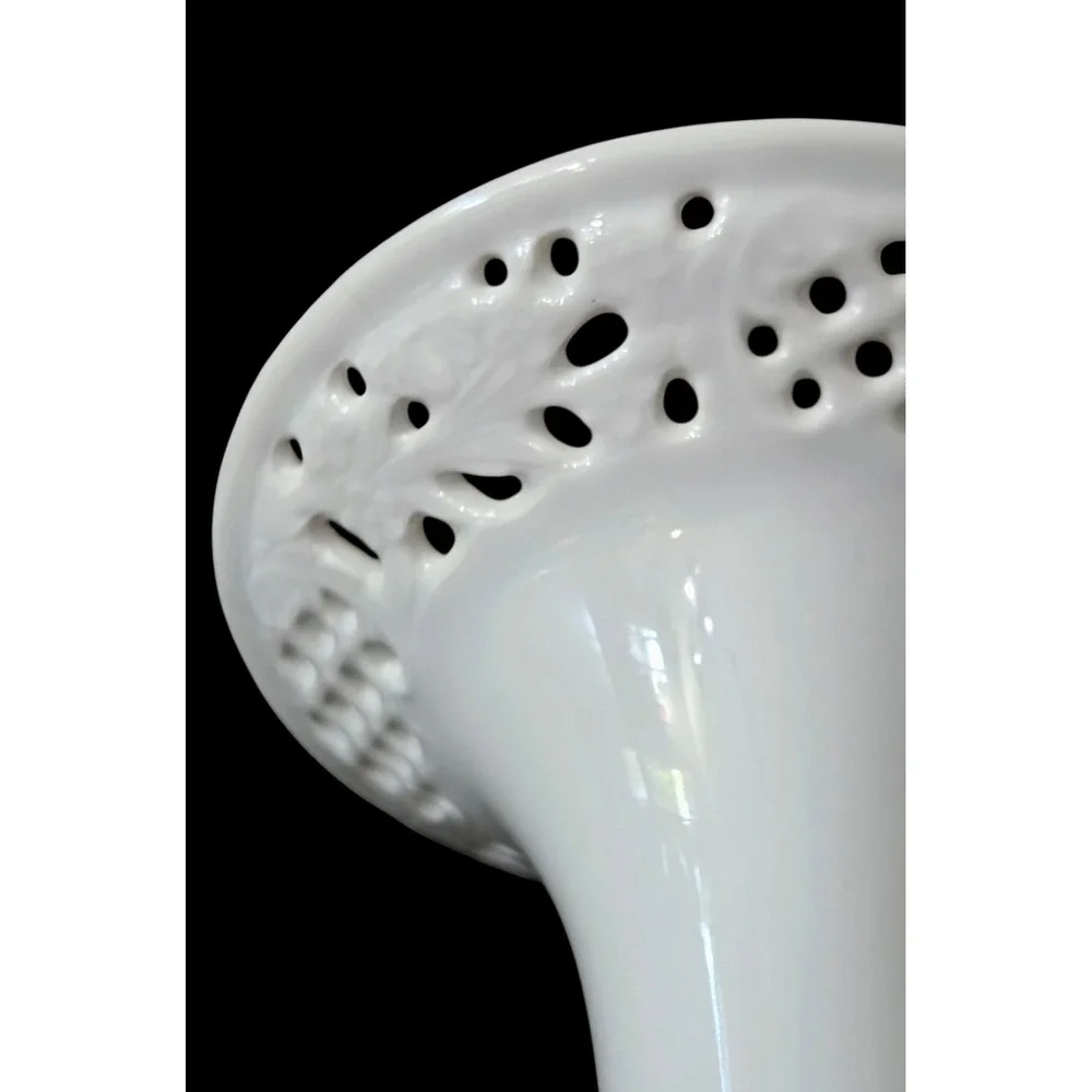 Oscar de la Renta White Ceramic Reticulated Taper Candlestick‎ Holder MINT 7.5